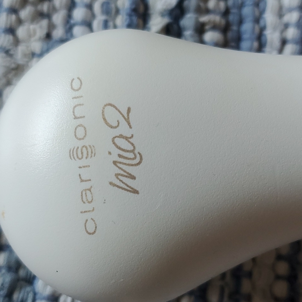 CLARISONIC MIA 2 ! WORKING CONDITION! INDIVIDUAL BRUSHES SOLD SEPERATE.